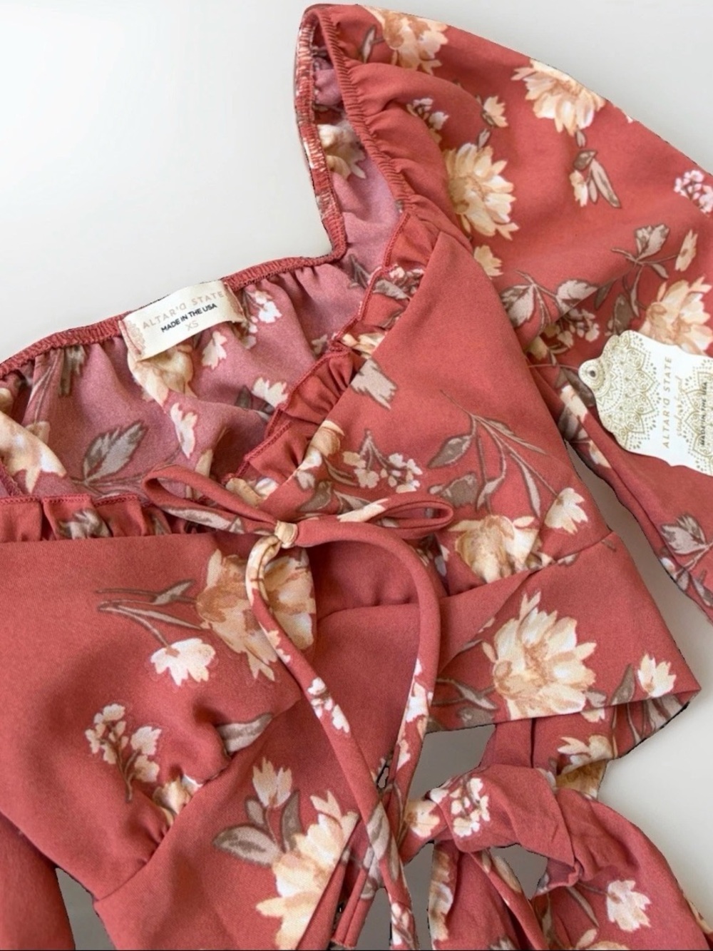 NWT Altar'd State Women's XS Pink Floral Puff Sleeve Tie Cropped Blouse - Picture 1 of 7